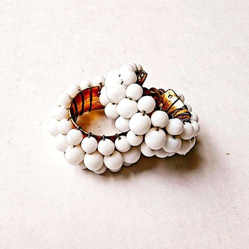 Vintage screwback white beaded earrings 1950s lightweight